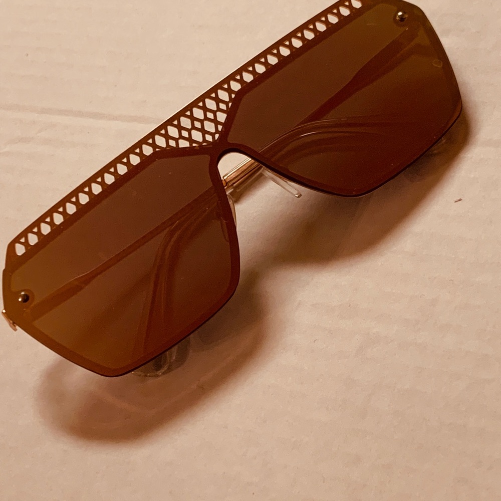Sunglasses gold color! Very stylish! NWOT